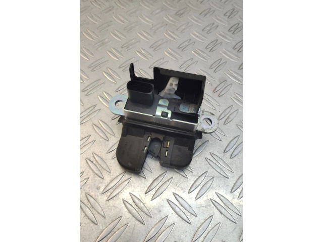 Замок багажника 5G6827505B    Volkswagen Golf VII 2013 - 2019 года