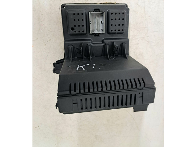 Блок предохранителей 30682981   Volvo V70    