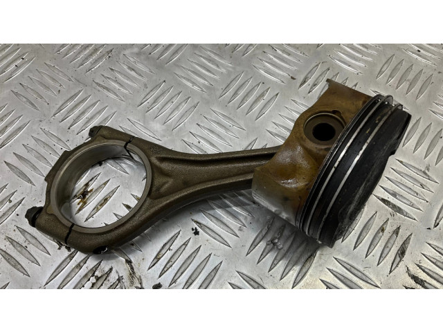 Píst 7 603 480, 11247603480 BMW 7 F01 F02 F03 F04 pro benzínový motor 4.4