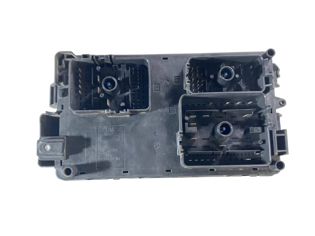 Блок предохранителей 22760635   Chevrolet Camaro    