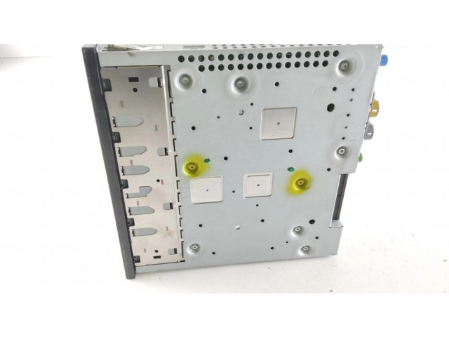 Радио/ проигрыватель CD/DVD / навигация