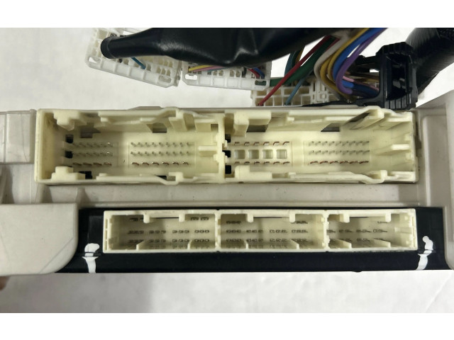 Pojistková skříňka 89221-47500, 238000-5791 Toyota Prius+ (ZVW40) 2017