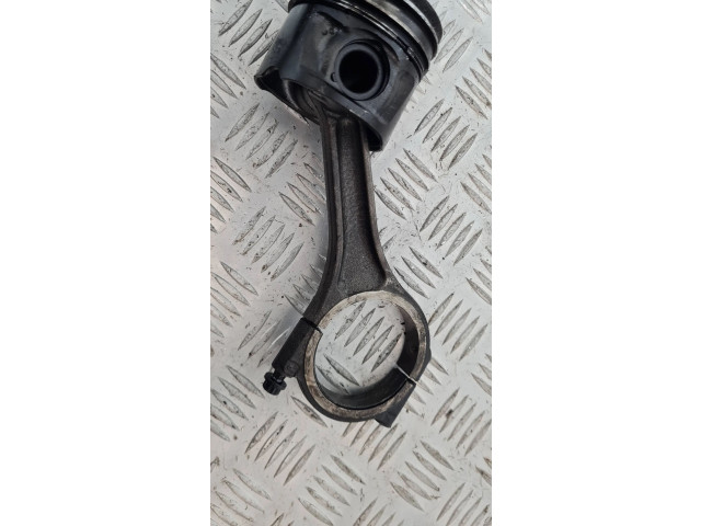 Поршень с шатуном Land Rover Discovery 3 - LR3