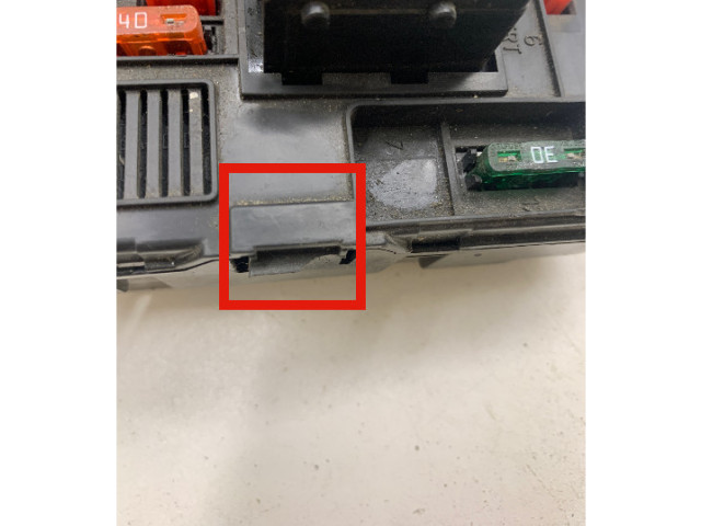 Pojistková skříňka 9643498980, 138152312 Citroen Berlingo 2001