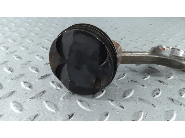 Поршень с шатуном 05C107065A, 05C198401A Skoda Fabia Mk4 (6VA) для бензинового двигателя 1.0