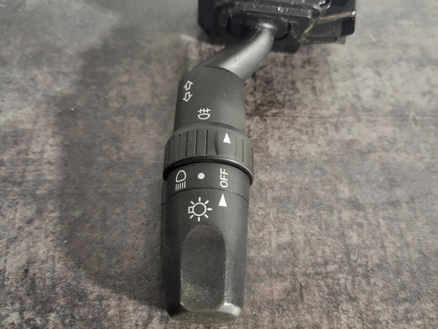 Ручка стеклоочистителей 17D682 Mazda 3 I