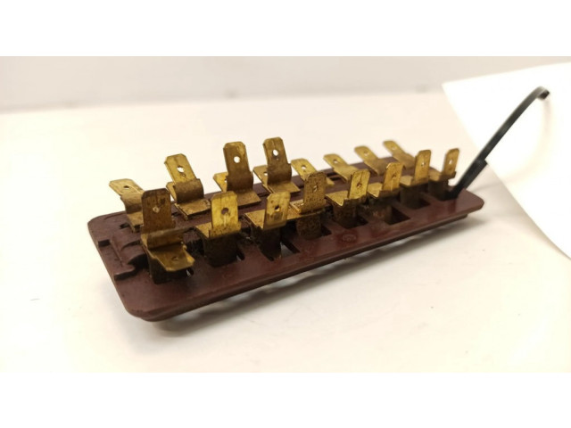 Pojistková skříňka 481937037 Volkswagen K70 1973