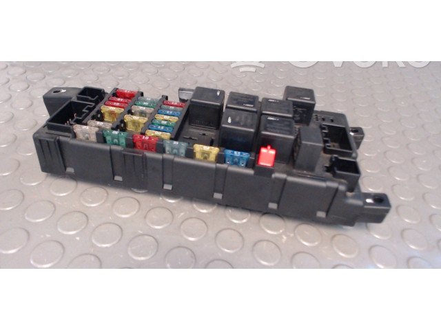 Блок предохранителей  30728008, 518828108   Volvo V70    