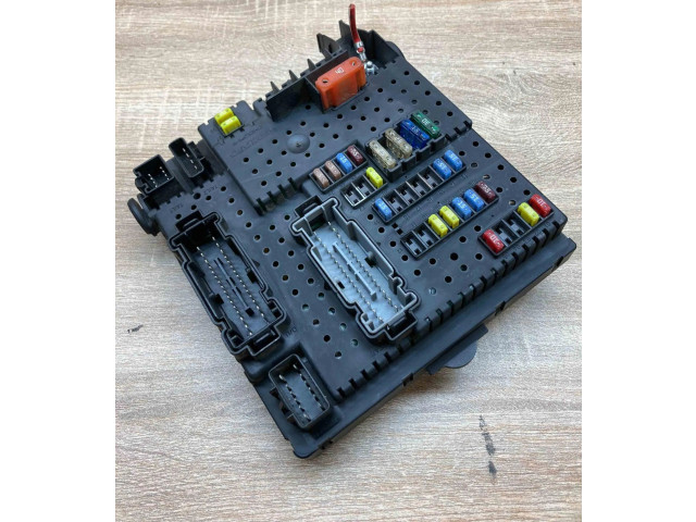 Блок предохранителей 30728512, 28017881 Volvo S60