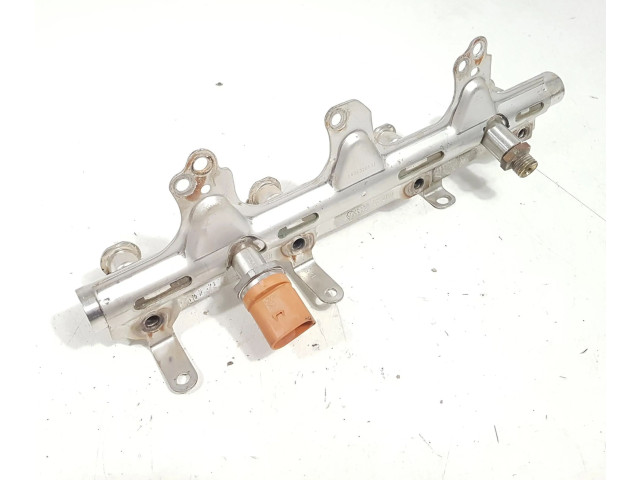 Топливная рампа 06J133317AB   Audi Q3 F3  