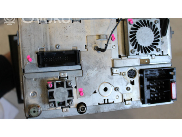 Радио/ проигрыватель CD/DVD / навигация