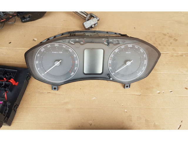 Комплект блоков управления 03G906021LB   Skoda Octavia Mk2 (1Z)