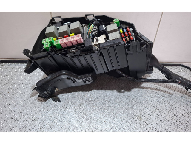 Блок предохранителей     Ford S-MAX    