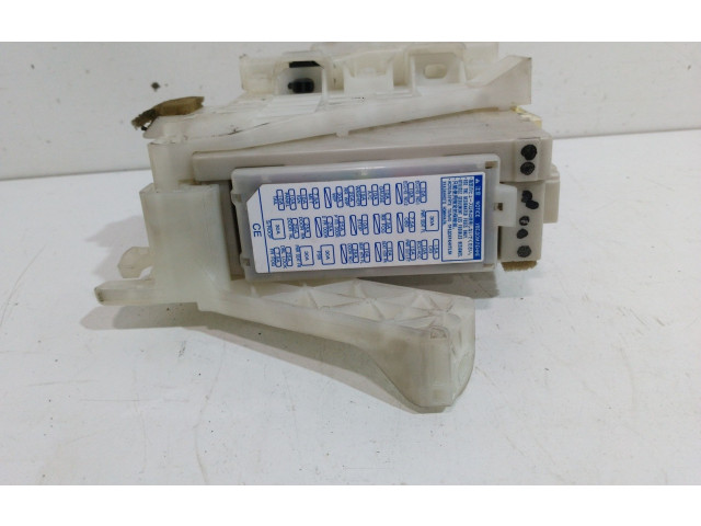 Pojistková skříňka Řídící jednotka BSM 8273047510 Toyota Prius (XW30) 2013