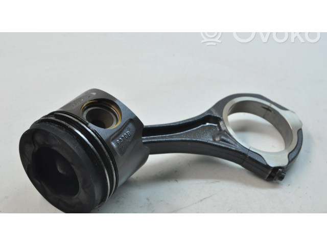 Píst 6423882 Mercedes-Benz S W222 pro naftový motor 3.0 OM 642.861