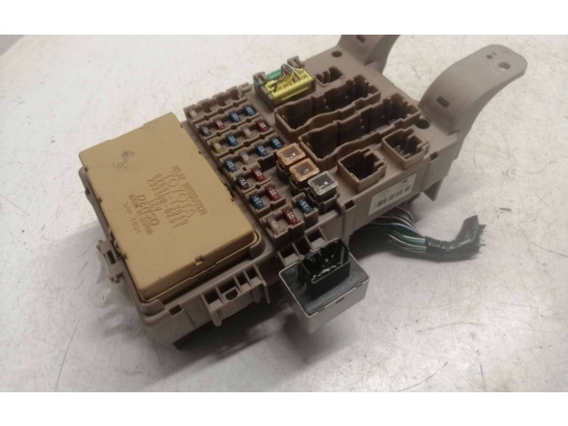 Блок предохранителей 8264113040, 2323000231   Toyota Corolla Verso E121    