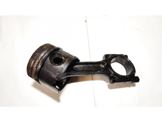 Píst Peugeot 605 pro naftový motor 2.1