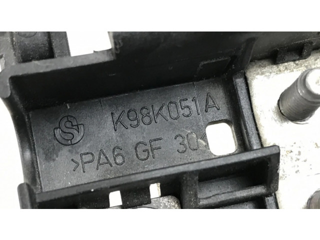 Другая деталь отсека двигателя