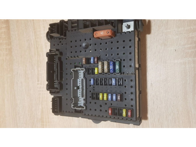 Блок предохранителей 30765483 Volvo XC70