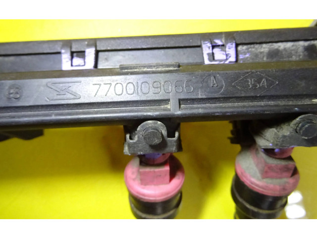 Топливная рампа 7700109066, 7700108667   Renault Clio II  