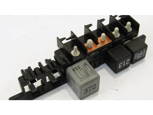 Блок предохранителей 8L0941822A   Audi A3 S3 8P    