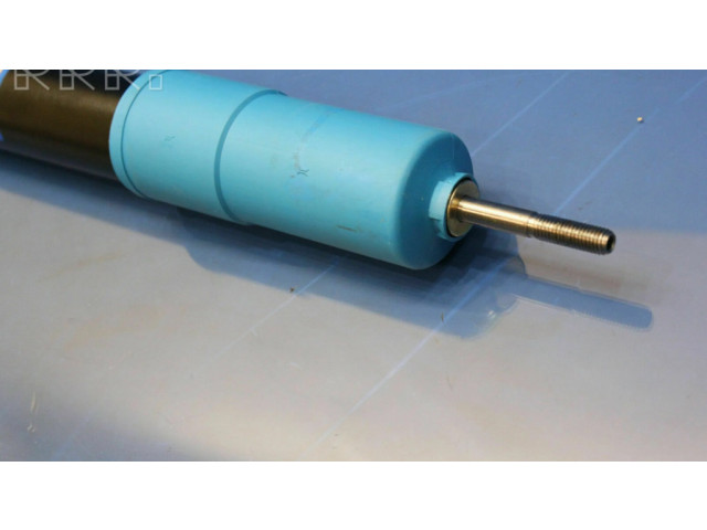 Передний амортизатор