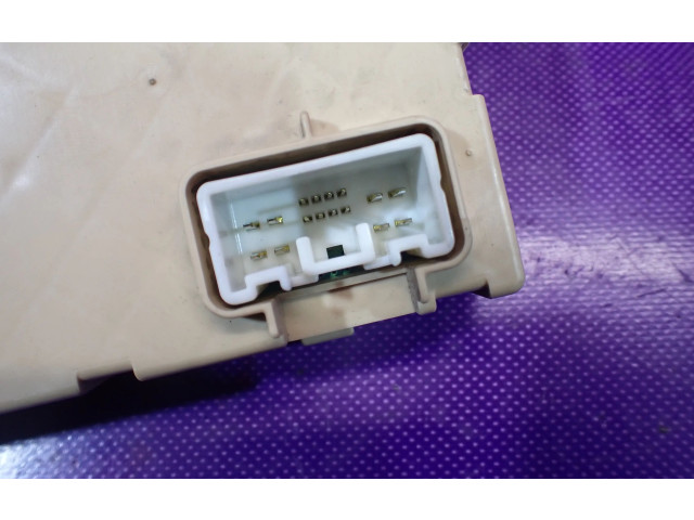 Pojistková skříňka FA404, FA404 Mazda 323 F 2003