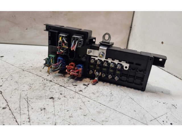 Блок предохранителей 8678449, 518828017 Volvo V70