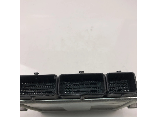 Блок управления двигателя 237105499R   Dacia Logan II