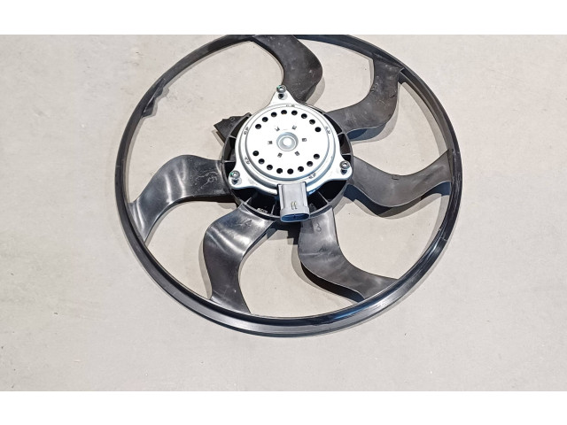 Вентилятор радиатора 8052M00000 Dacia Sandero