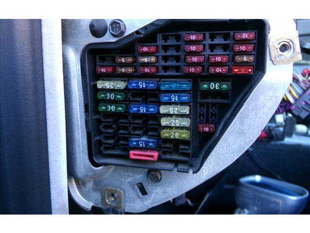 Pojistková skříňka Audi A4 S4 B5 8D 1995