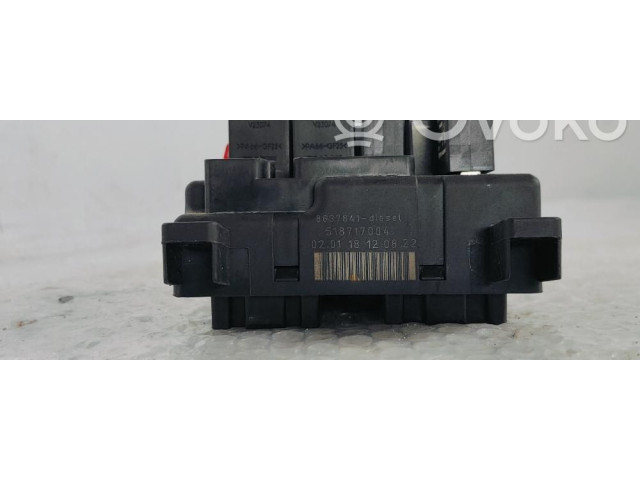 Блок предохранителей 8637841   Volvo V70    