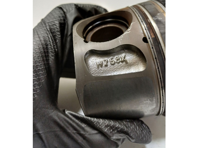  Поршень с шатуном  H268X  Land Rover Range Rover Velar  