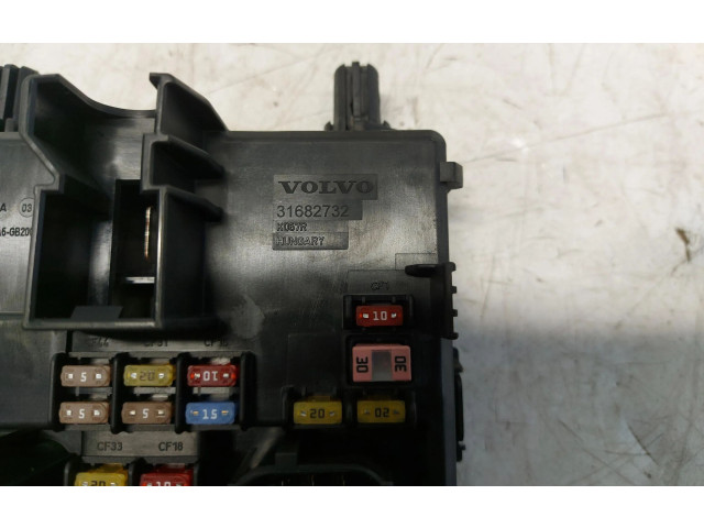 Блок предохранителей  31682732   Volvo XC90    
