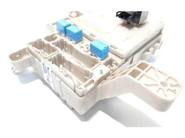 Pojistková skříňka Řídící jednotka BSM 8274135110 Toyota Land Cruiser (J100) 2007