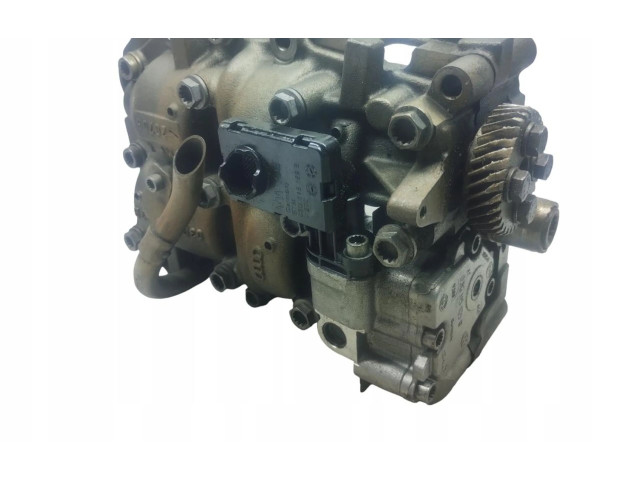 Масляный насос 03G103537B Audi A6 S6 C6 4F