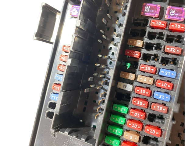 Pojistková skříňka 84180486 Chevrolet Camaro 2020