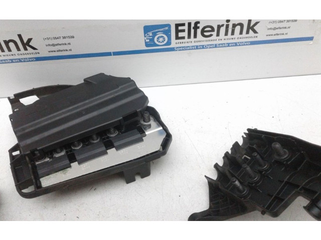 Блок предохранителей  30644755   Volvo XC90    