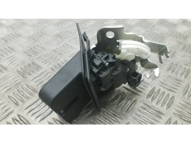 замок багажника 8U0827520 Audi Q3 8U 2011-2016 года