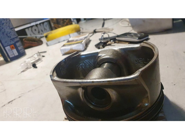 Píst 8370B Mercedes-Benz ML W164 pro naftový motor 3.0