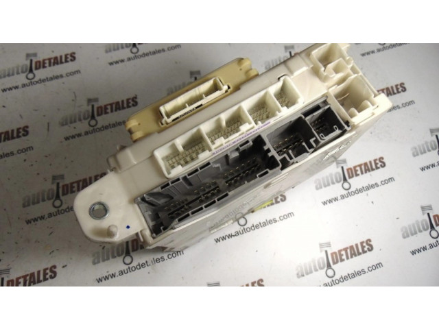 Блок предохранителей  8273053023   Lexus IS 220D-250-350    