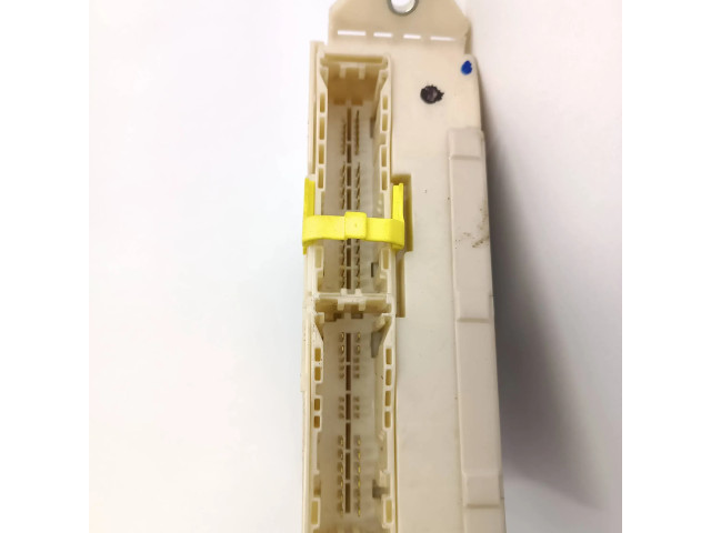   Pojistková skříňka 8273030281, 93170W   Lexus GS 300 350 430 450H 2005