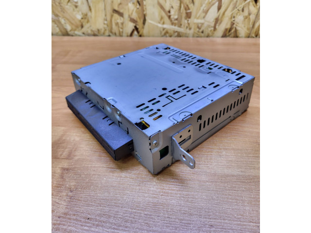 Радио/ проигрыватель CD/DVD / навигация