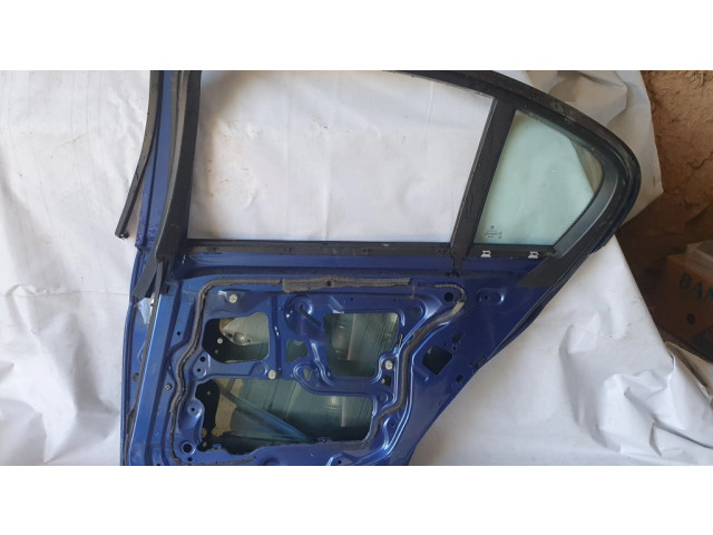 Задняя дверь