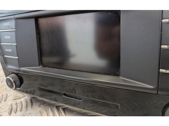 Радио/ проигрыватель CD/DVD / навигация    3V0035869B   Skoda Superb B8 (3V)