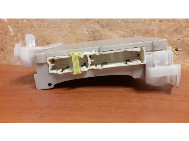 Блок предохранителей 8273047420A, 892 Toyota Prius (XW30)