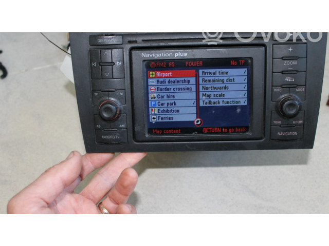 Радио/ проигрыватель CD/DVD / навигация