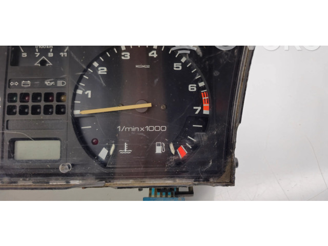 Přístrojová deska Volkswagen PASSAT B2 1987