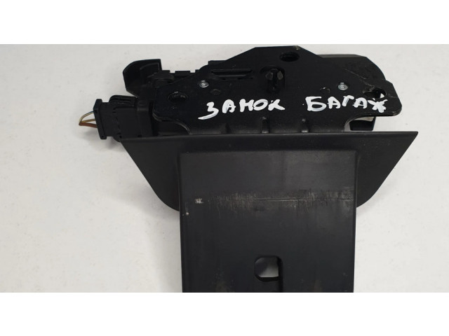 замок багажника 4L0827520 Audi Q7 4L 2005-2015 года