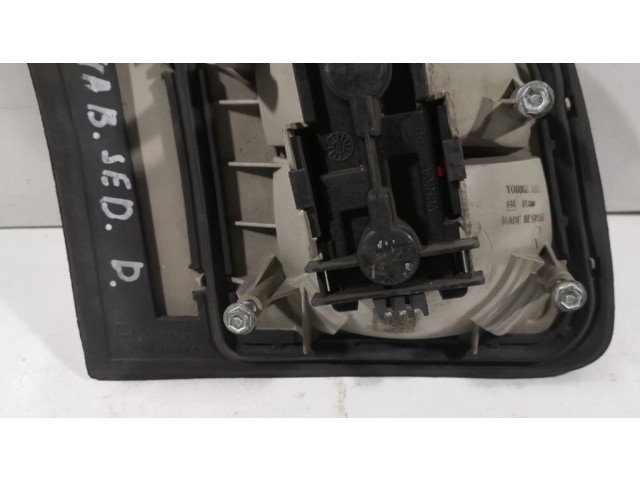 Задний фонарь правый сзади 45300    Opel Omega B1   1994-1999 года